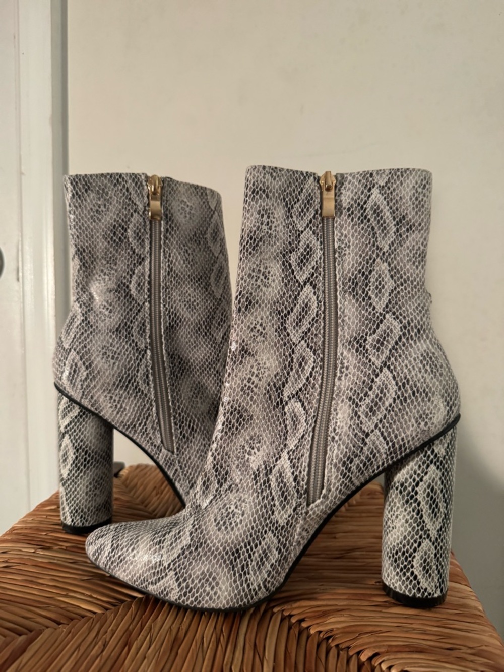 Fashion Nova Snake-Print Block Heel Ankle Boots - White/Gray/black size 8.5 - Picture 5 of 6